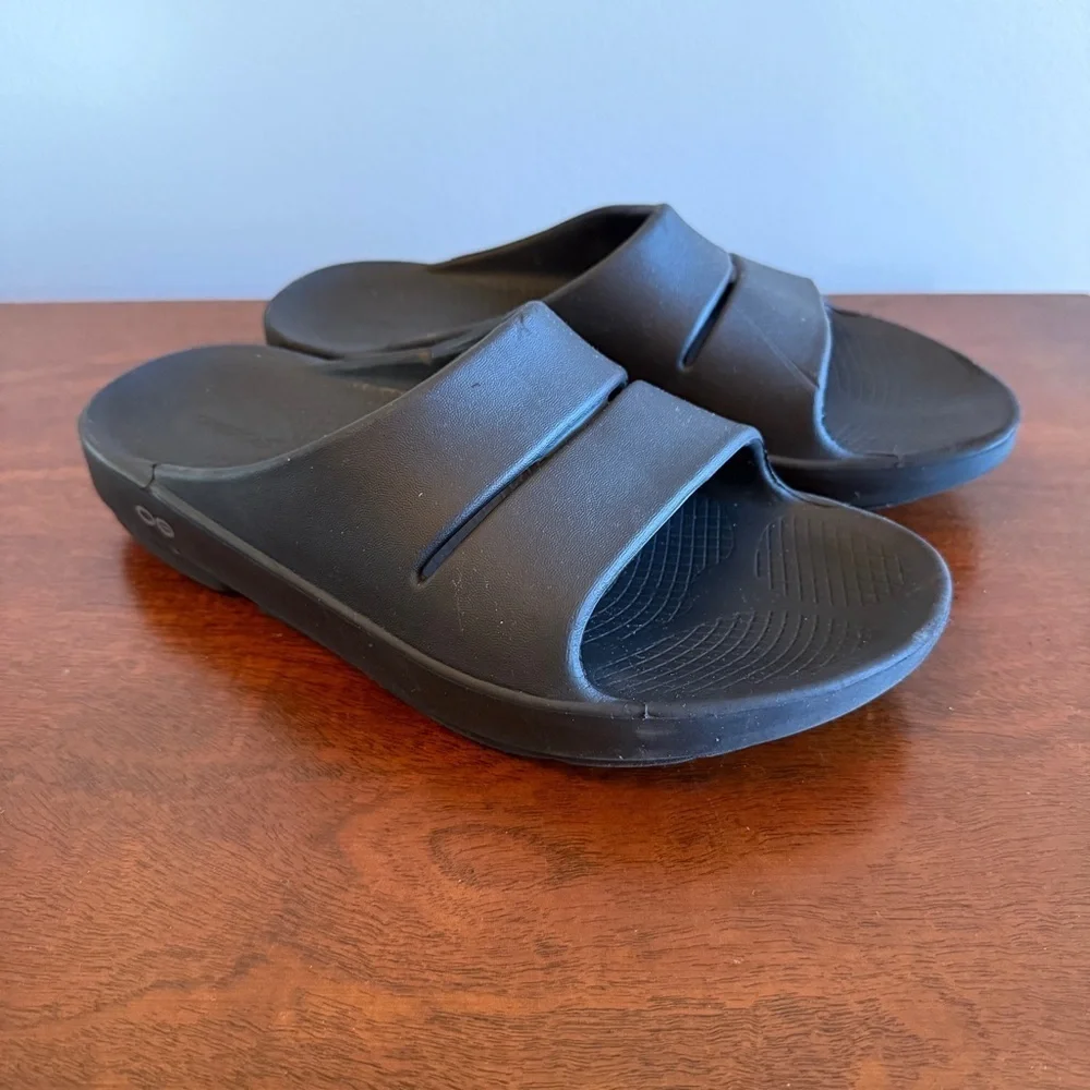 OOFOS Men’s Black Slide Sandals Recovery Shoes Size 8